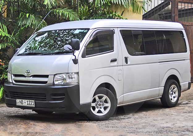 Toyota Hiace Commuter 9
